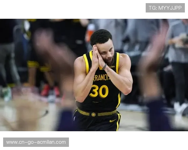 库里连续外线出手得手，勇士攻势如潮